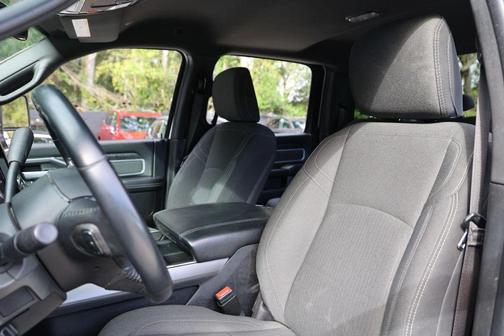 2023 RAM 3500 Big Horn Crew Cab 4x4 8' Box