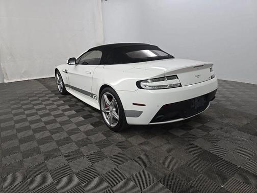 White 2016 Aston Martin V8 Vantage Base