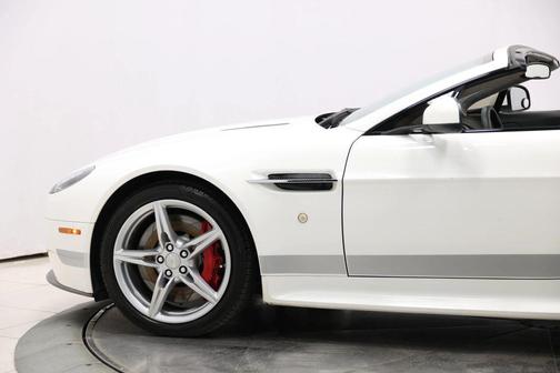 White 2016 Aston Martin V8 Vantage Base