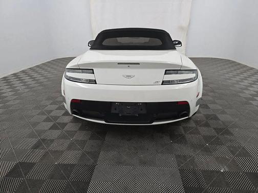 White 2016 Aston Martin V8 Vantage Base