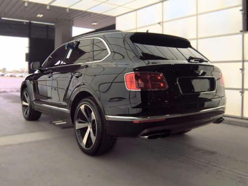 Black 2019 Bentley Bentayga V8