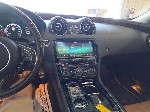 Loire Blue Metallic 2019 Jaguar XJ R-Sport