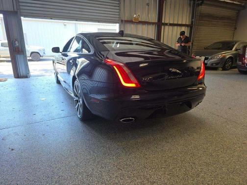 Loire Blue Metallic 2019 Jaguar XJ R-Sport