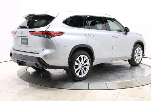 Celestial Silver Metallic 2022 Toyota Highlander Limited