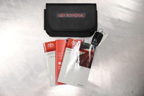 Celestial Silver Metallic 2022 Toyota Highlander Limited