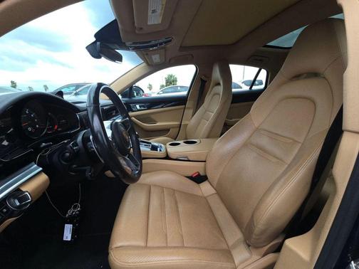 2018 Porsche Panamera 4