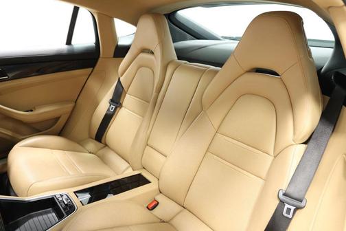 2018 Porsche Panamera 4