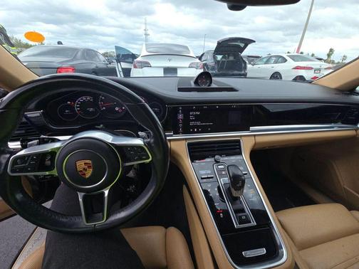 2018 Porsche Panamera 4