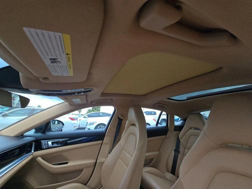 2018 Porsche Panamera 4