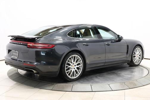 2018 Porsche Panamera 4