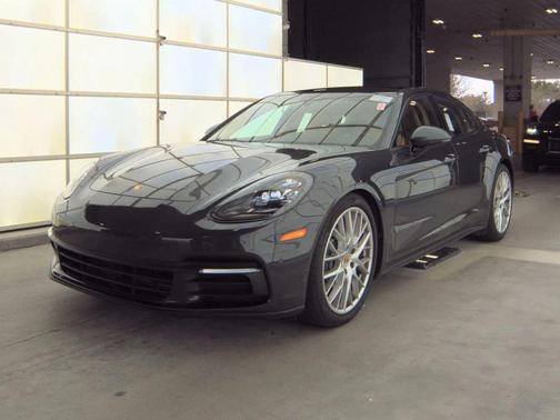 2018 Porsche Panamera 4