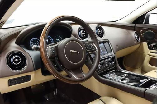 2017 Jaguar XJ XJ R-Sport