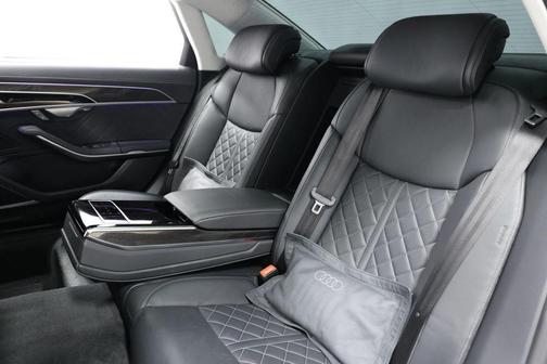 Daytona Gray Pearl Effect 2023 Audi S8 4.0T