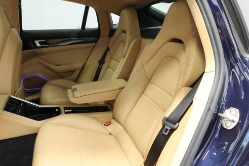 2017 Porsche Panamera 4