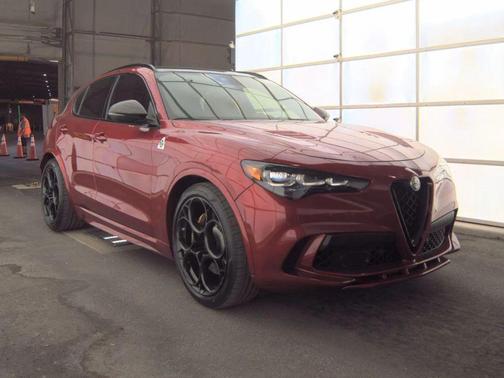 Rosso Etna 2024 Alfa Romeo Stelvio Ti