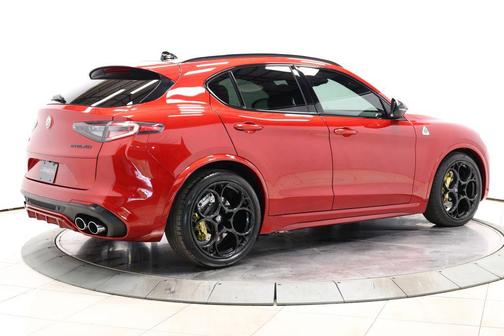 Rosso Etna 2024 Alfa Romeo Stelvio Ti