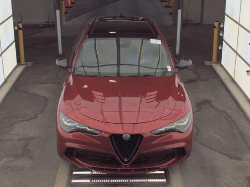 Rosso Etna 2024 Alfa Romeo Stelvio Ti
