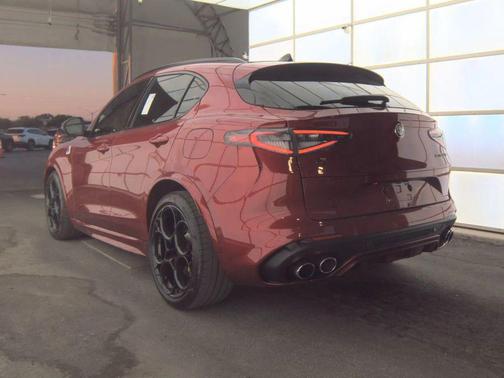 Rosso Etna 2024 Alfa Romeo Stelvio Ti