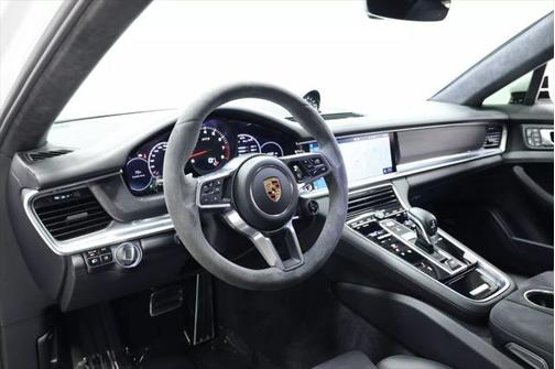 2020 Porsche Panamera GTS
