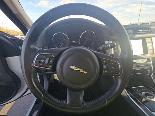 2016 Jaguar XF 35t Prestige