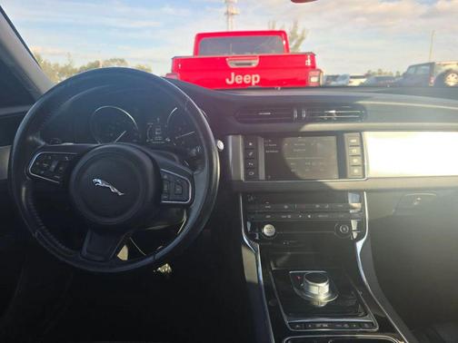 2016 Jaguar XF 35t Prestige