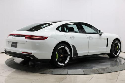 2018 Porsche Panamera 4