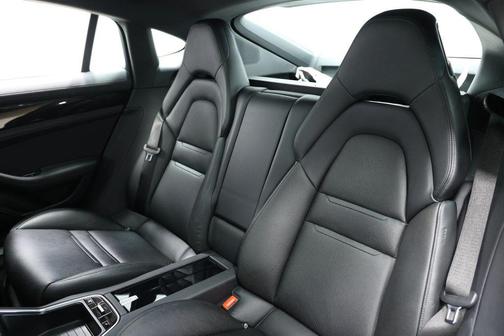 2018 Porsche Panamera 4
