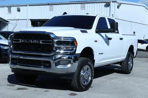 2022 RAM 2500 Tradesman Crew Cab 4x4 6'4' Box