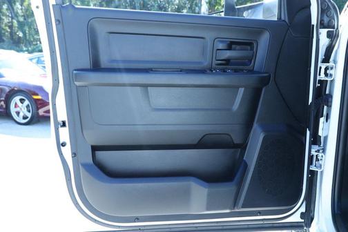 2022 RAM 2500 Tradesman Crew Cab 4x4 6'4' Box