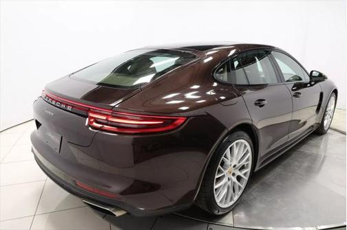 2017 Porsche Panamera 4