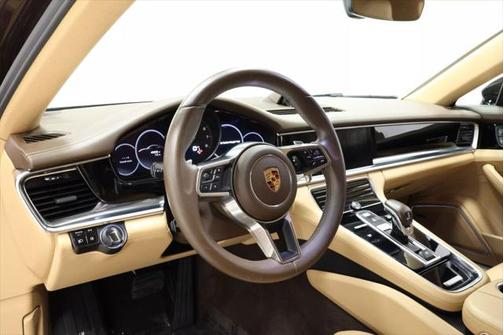 2017 Porsche Panamera 4
