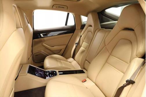 2017 Porsche Panamera 4