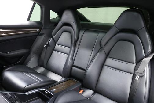 GT Silver Metallic 2017 Porsche Panamera 4S