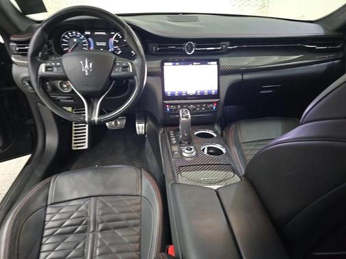 Bianco 2022 Maserati Quattroporte Trofeo