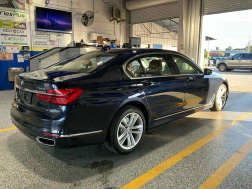 2016 BMW 750 i xDrive
