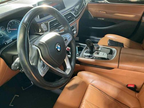 2016 BMW 750 i xDrive
