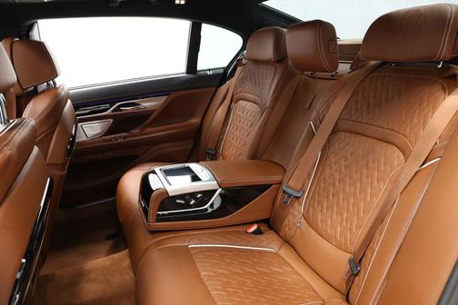 2022 BMW M760 xDrive