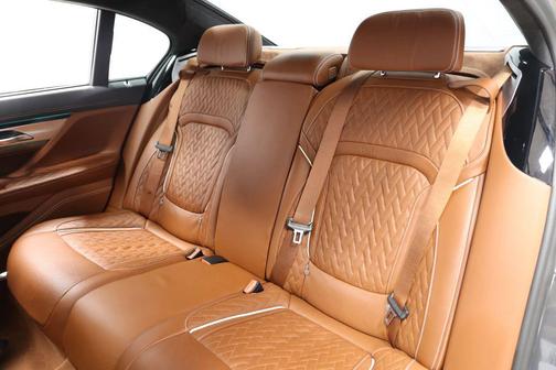 2022 BMW M760 xDrive