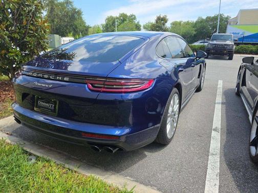 Gentian Blue Metallic 2020 Porsche Panamera 4