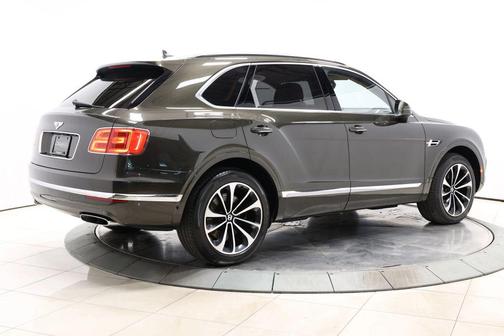 Black 2018 Bentley Bentayga W12 Signature
