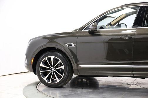 Black 2018 Bentley Bentayga W12 Signature