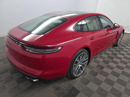2023 Porsche Panamera 4 Platinum Edition