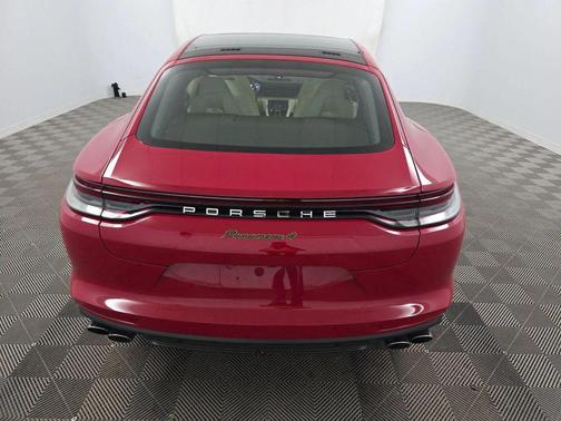 2023 Porsche Panamera 4 Platinum Edition