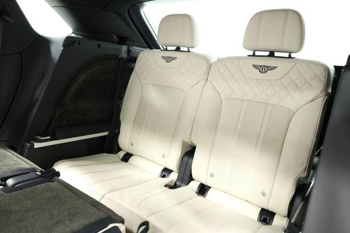 Ghost White 3 Coat Pearlescent 2018 Bentley Bentayga Onyx Edition