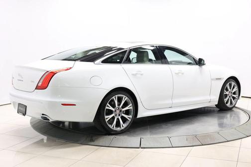 2015 Jaguar XJ Base