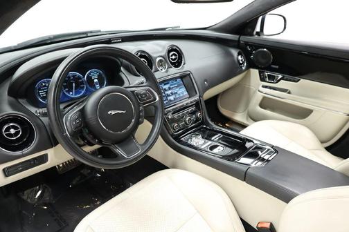 2015 Jaguar XJ Base