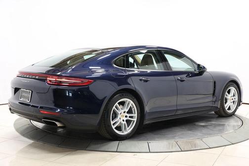 2018 Porsche Panamera 4