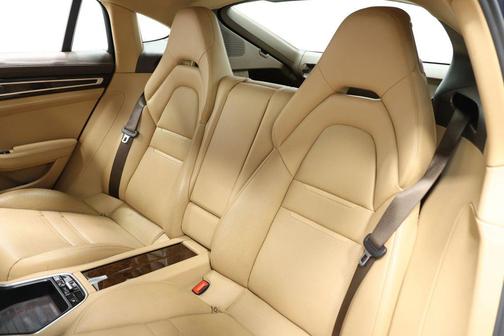 2018 Porsche Panamera 4