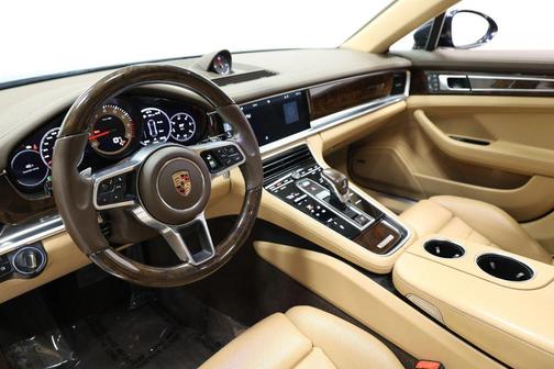 2018 Porsche Panamera 4