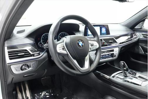 2017 BMW 750 I